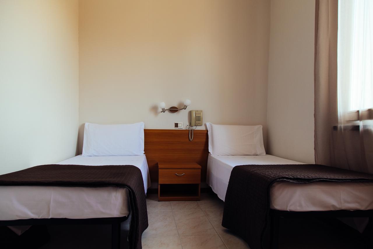 Albergo Soliani Fabbrico Exterior photo